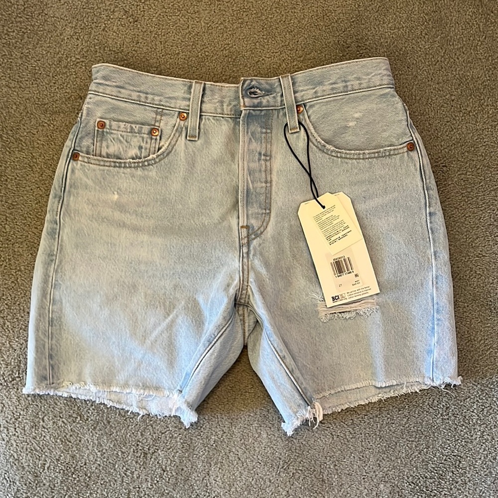 NWT Levi’s 501 Mid Thigh Shorts Size 27